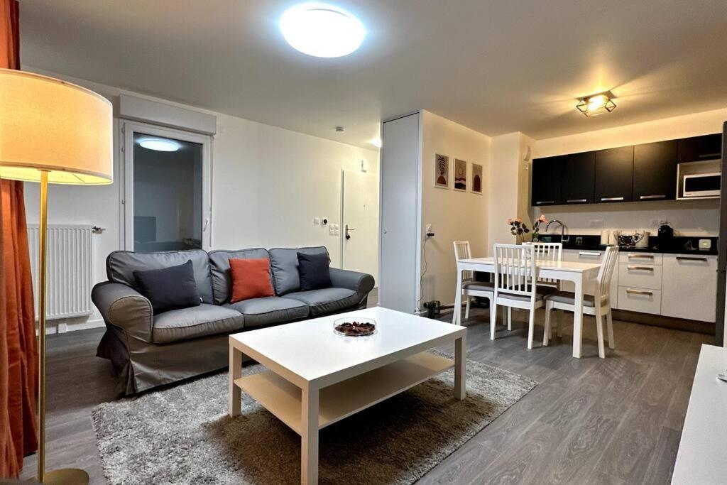 Appartement Cozy - Quartier Residentiel Melun Exteriör bild