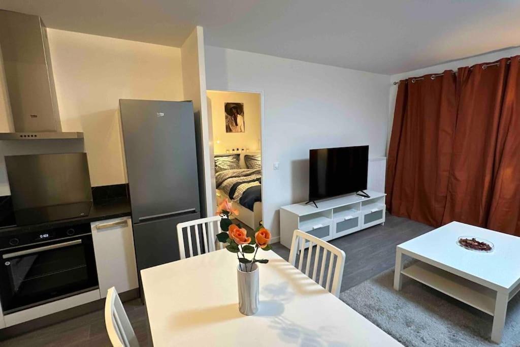 Appartement Cozy - Quartier Residentiel Melun Exteriör bild