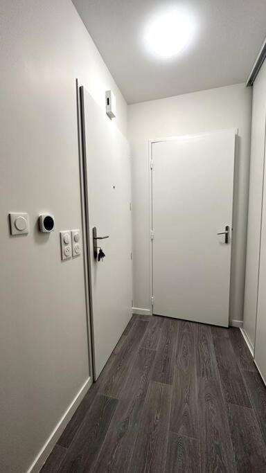 Appartement Cozy - Quartier Residentiel Melun Exteriör bild